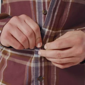 Chemise à carreaux en flanelle d’épaisseur moyenne, coupe décontractée Rugged Flex™, manches longues